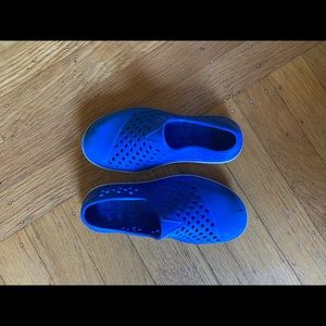 Kids size 10 toms shoes. Like native shoes crocs